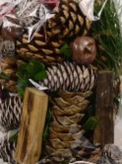 New Christmas Warehouse Natural Pine Cones, Wood Chunks, Stars, Bells & Berries Decoration Mix - 400G